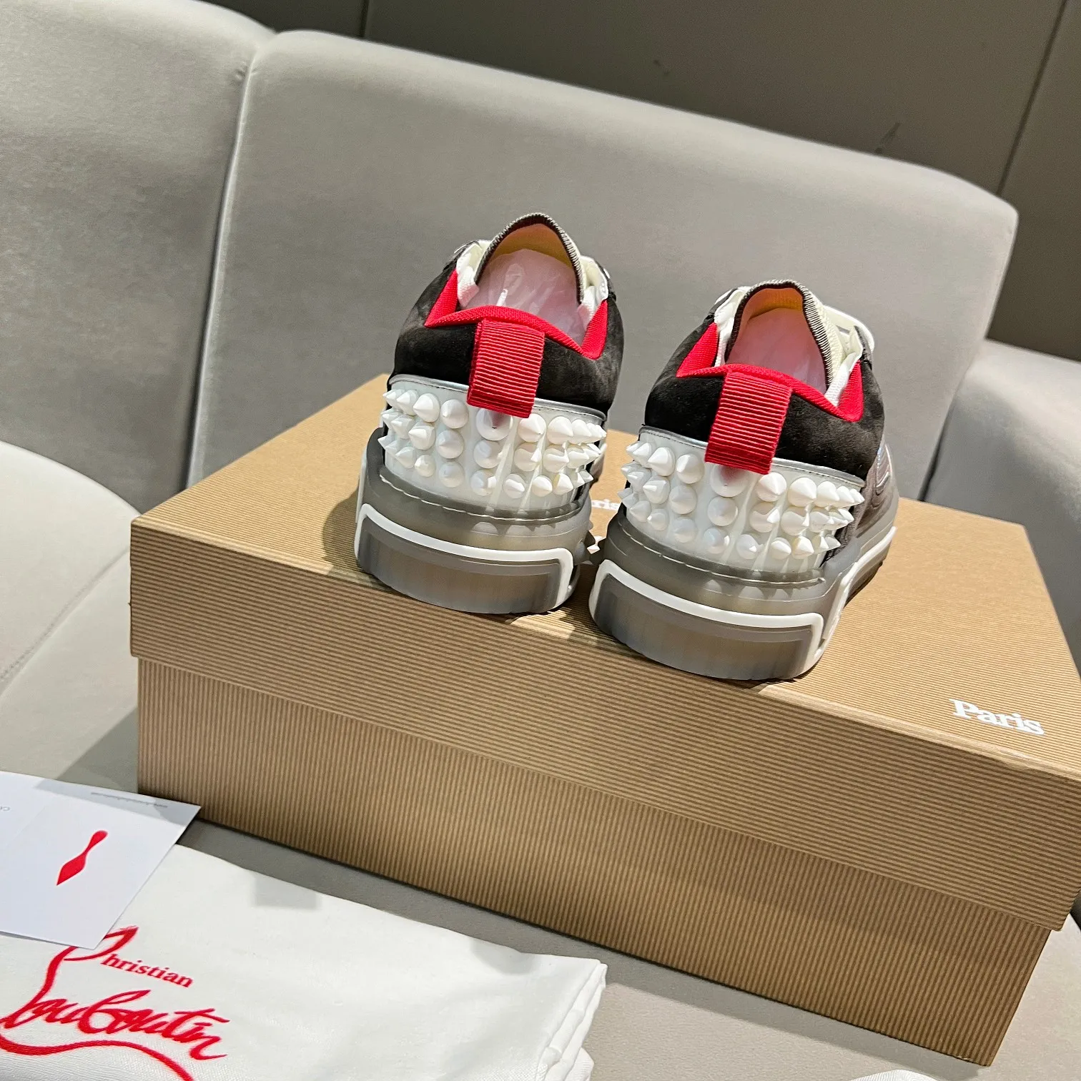 Men's shoes 💰700 🌹🌹🌹̋ Wang Junkai Yang Mi Xu Kai Zhang Jingyi Ding Chengxin Chen Muchi Wang Ziyi Same style Christian Louboutin 2024 [New product] ASTROLOUBI unisex thick-soled sports shoes red-soled shoes perfectly integrate fashion and sports, The fabrics are made of luxurious calfskin, soft suede, smooth satin and laminated leather, and the back is decorated with classic rivets. The interior is blended with a knitted tongue for added durability, breathability and quick-drying comfort. The outsole is made of a combination of EVA foam and imported rubber, and the colorful CL iconic letters on the side of the outsole show the brand's unique style. It is a ceiling-level comfortable skate shoe! ! ! Multiple colors available, currently men’s sizes 39--45